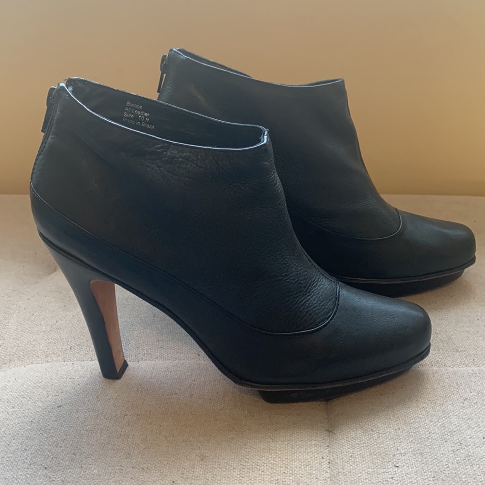 BCBG MAXAZRIA Women's Black Platform Booties Zip Back Size 10